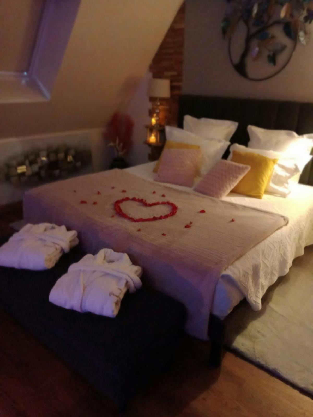 Manoir Du Grand Chene Hotel La Vraie-Croix Ngoại thất bức ảnh